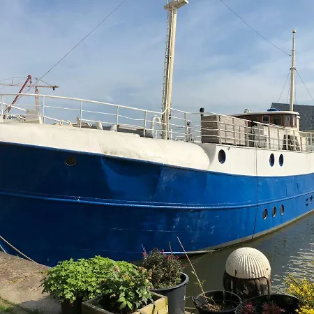 Hotel na wodzie Kw124